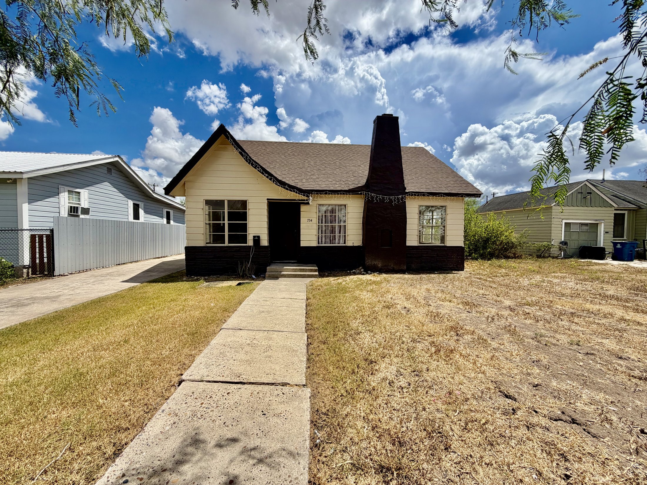 Front exterior of 734 N Milam St, San Benito TX